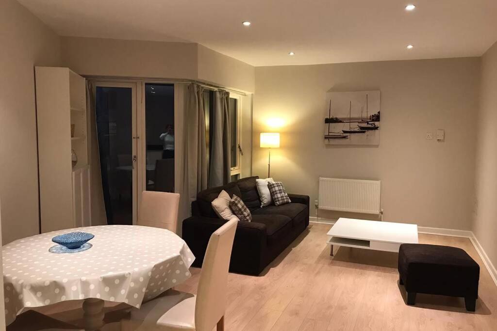 2 Bedroom Spacious And New Centre Apartamento